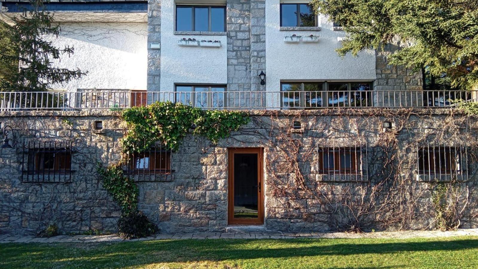 Los Cedros, Gran Chalet Con Piscina Y Apartamento En Навасеррада Экстерьер фото